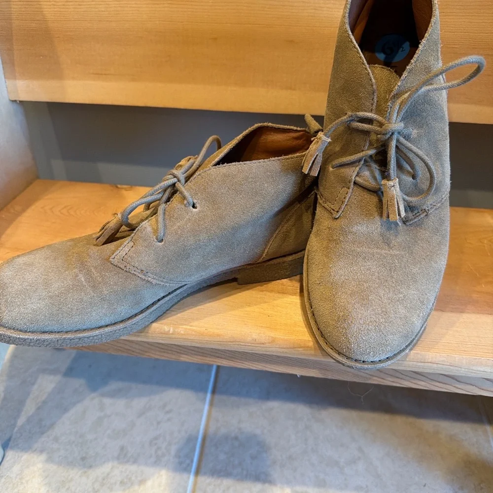 Women’s Lucky brand Suede Desert Chukka Boots in Tan - Picture 2 of 8